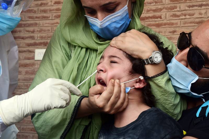 Pakistan reports 1,050 new coronavirus cases in one day