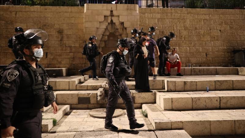 Israeli police shoot Palestinian in Jerusalem stabbing attack