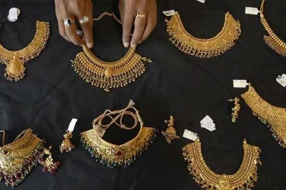 Gold prices surge Rs 2000 to Rs 124,000 per tola