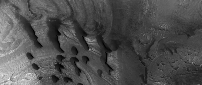 Pictures of Mars show eerie sand formations 