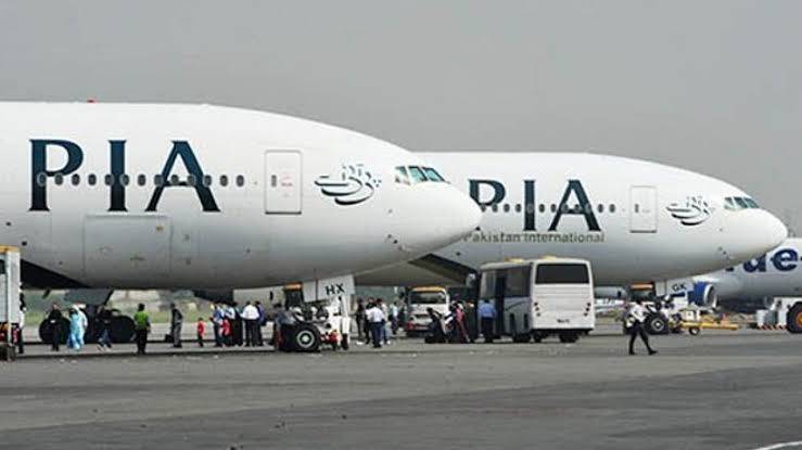 PIA flight safely lands in Toronto amidst heavy snowfall