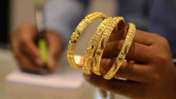 Gold prices increase by Rs300, trades at Rs126,650 per tola
