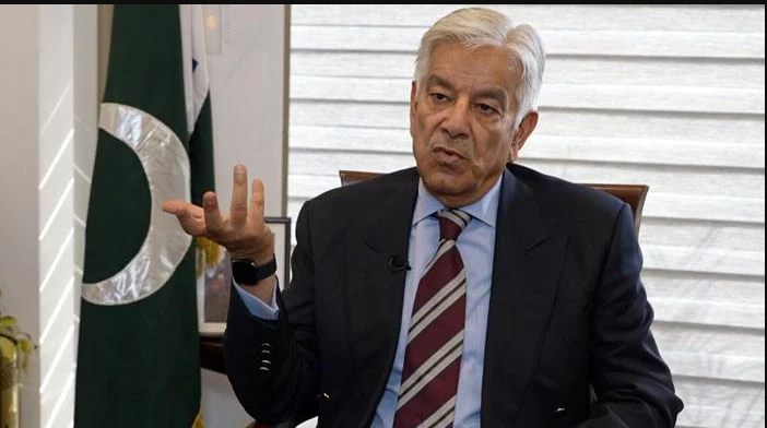 Khawaja Asif hints at elections before appointment of new COAS