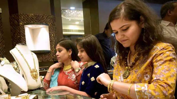 Gold prices increase Rs 1950 to Rs 143,600 per tola