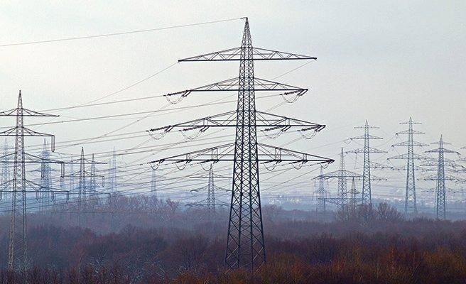 Heavy rain, thunderstorm uproot five electric poles in Panjgur