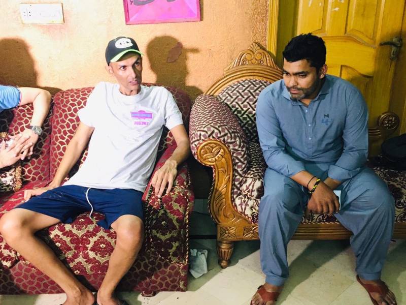 Umar Akmal visits ailing cricketer Zulqarnain Haider
