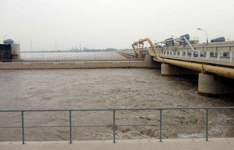 Indus River in high flood at Taunsa and Guddu barrages