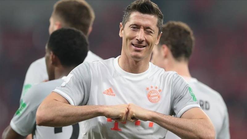 Lewandowski bags double for 'blessed' Barca, Benzema srikes late for Real
