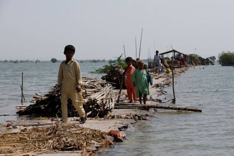 Malnutrition, diseases may stoke flood toll, warns UN