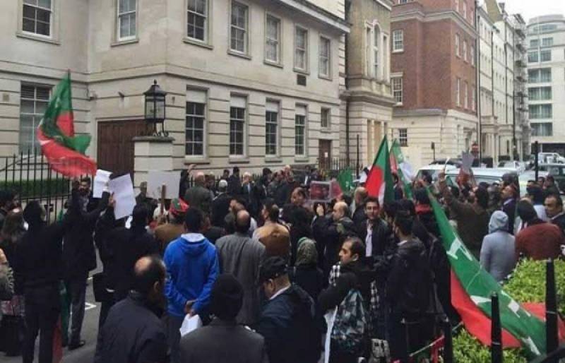 PTI protests against PM Shehbaz Sharif’s London visit