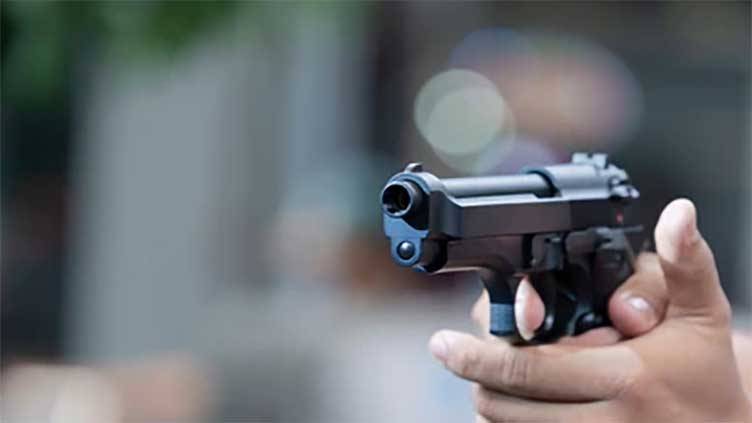 Girl saves the day, snatches pistol from robbers in Gujranwala
