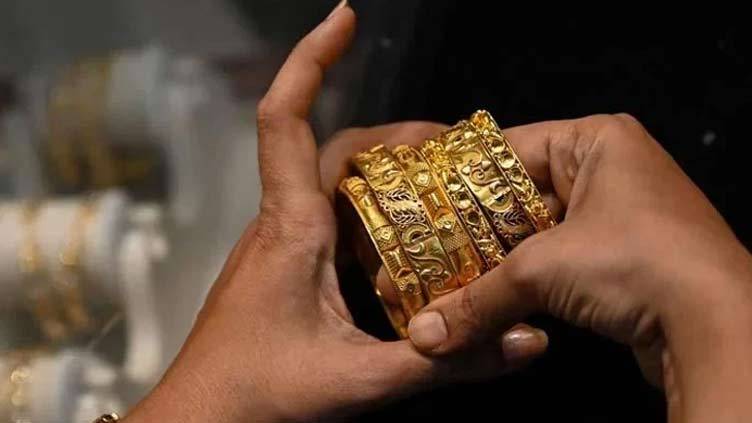 Gold prices increase by Rs700 per tola