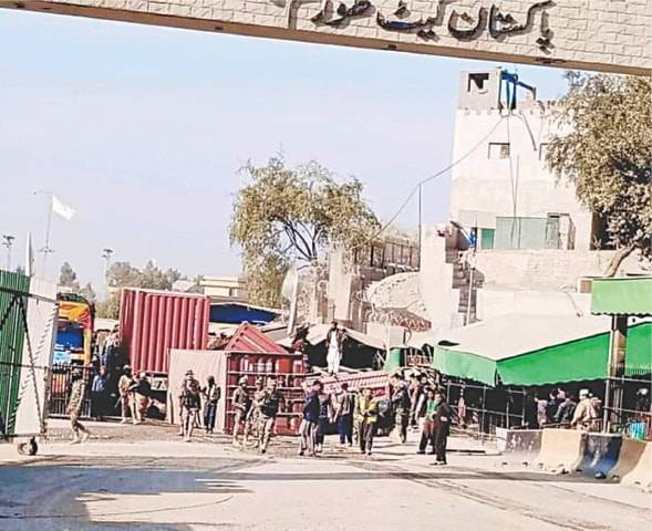 Three die as loaded container falls on pedestrians at Pak-Afghan Torkham border