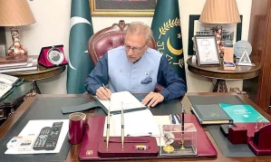 President Alvi signs Army Act amendment, Official Secrets Act bills