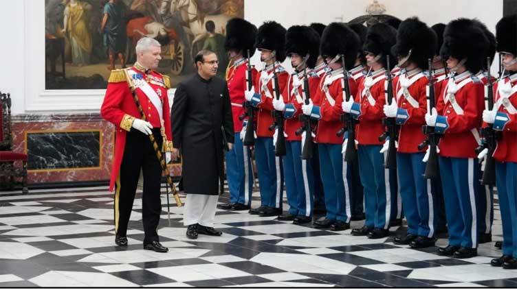 Pakistan's envoy presents credentials to queen of Denmark