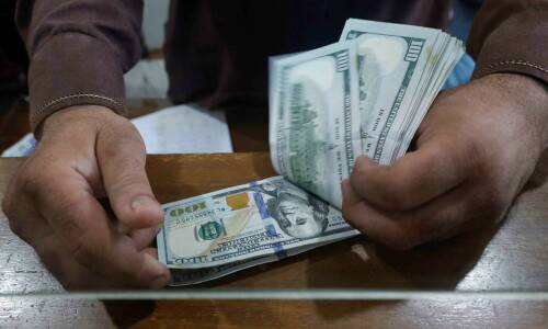 Dollar further drops to PKR, trading in interbank at Rs289.78