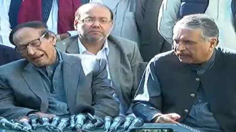 Ijazul Haq confers political developments with Shujaat