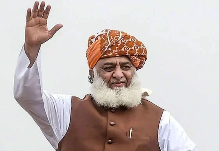 Govt delegation meets Maulana Fazlur Rehman on amendment bill