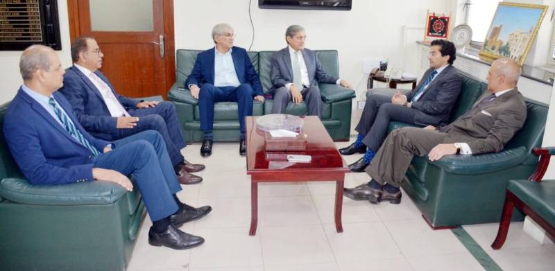 Petroleum Minister meets refinery CEOs