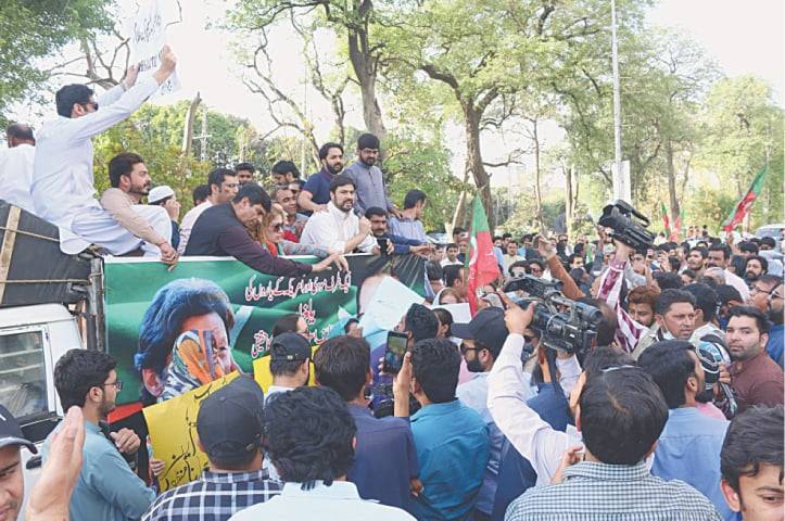 Court grants bail to PTI workers in August 5 protest case