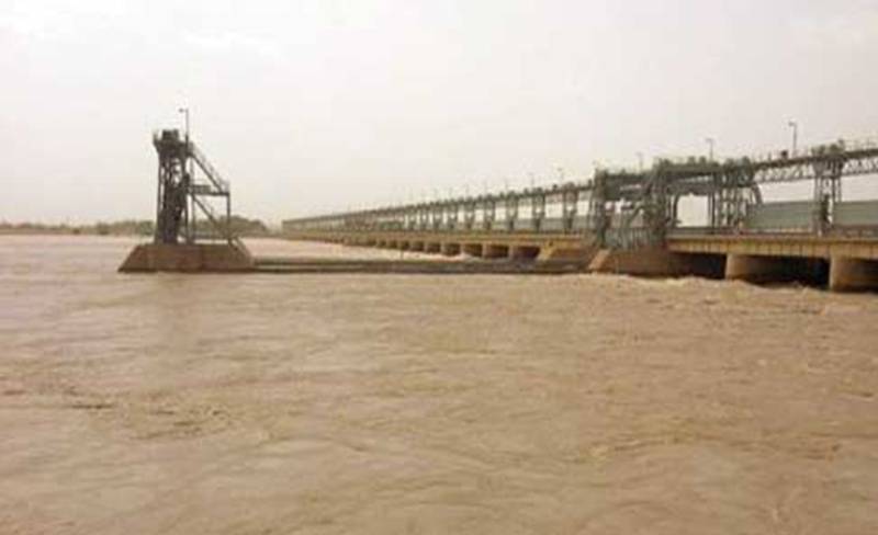 Indus River in medium flood at multiple barrages after heavy rains