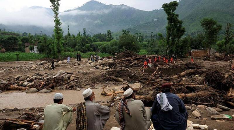 KP floods death toll rises to 325, rescue teams on high alert
