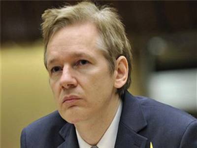 Assange in British court to fight extradition