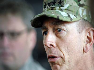 Petraeus steps down as US commander in Afghanistan