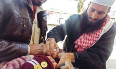Prayer leader in Swat takes part in anti-polio campaign
