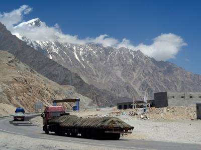 China tightens security along Pakistan border