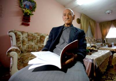 Palestinian grandfather, 81, again sits for high school exams 