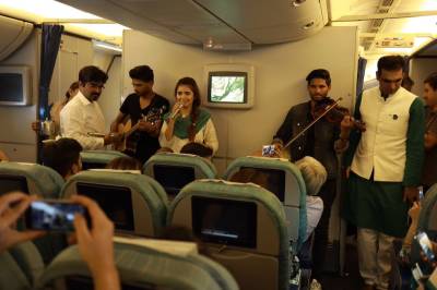 Leo Twins surprise passengers on PIA flight with 'Dil Dil Pakistan'