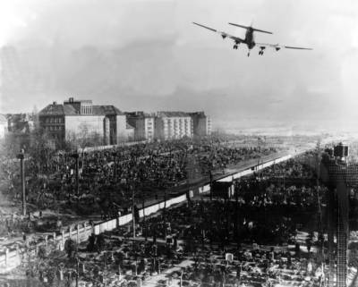 70 years on, Berlin remembers Airlift 'Candy Bombers'