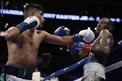 Garcia overpowers Easter to unify lightweight titles
