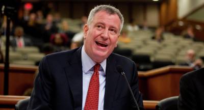 NYC mayor begs federal government to help with homeless crisis