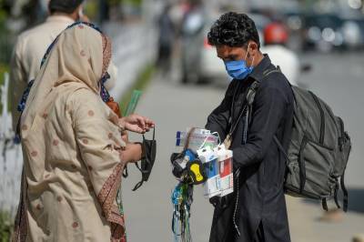 Pakistan reports record 5,834 coronavirus cases in one day