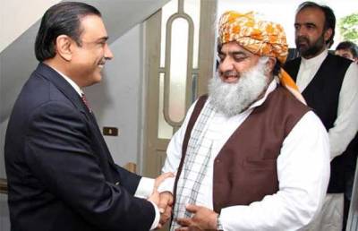 Zardari invites Fazlur Rehman for rally on BB's death anniversary 