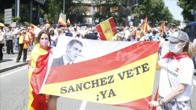 Spanish premier announces pardons for jailed Catalan leaders