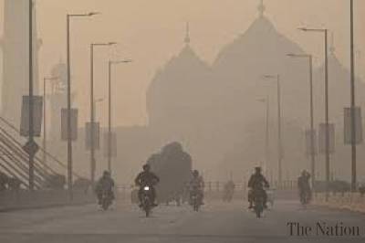 Smog continues to engulf Lahore as AQI reaches 370