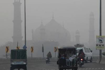 Smog continues to engulf Lahore 