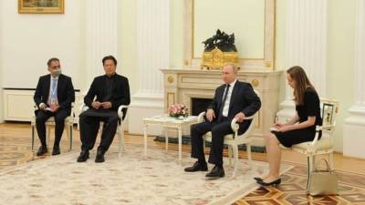 PM Imran holds meeting with Russian President Vladimir Putin