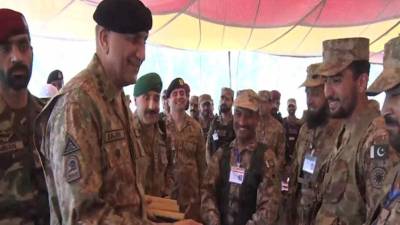 COAS spends Eid day with troops deployed along LoC