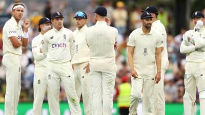 England beat New Zealand by five wickets to win first Test