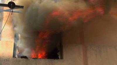 Blaze due to gas leakage injures six in Karachi