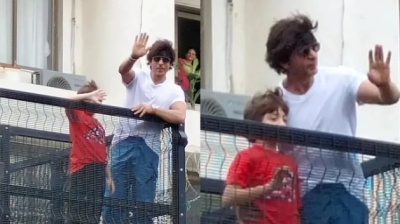 Shah Rukh Khan and Abram send love to fans outside Mannat on Eid