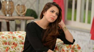 Ushna Shah clears the air about rumors of her engagement