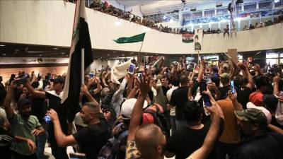 Protesters start open sit-in inside Iraqi parliament