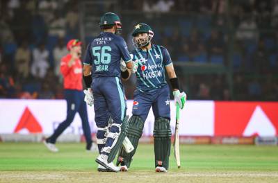 Babar, Rizwan cruise Pakistan to a perfect win in second T20I