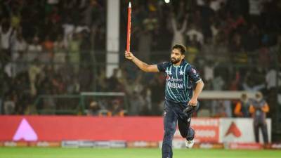 Pakistan thrashes England in 4th T20I