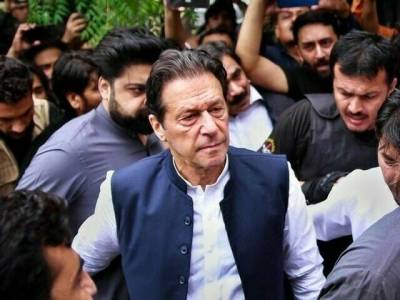  Imran Khan apologises to female judge 